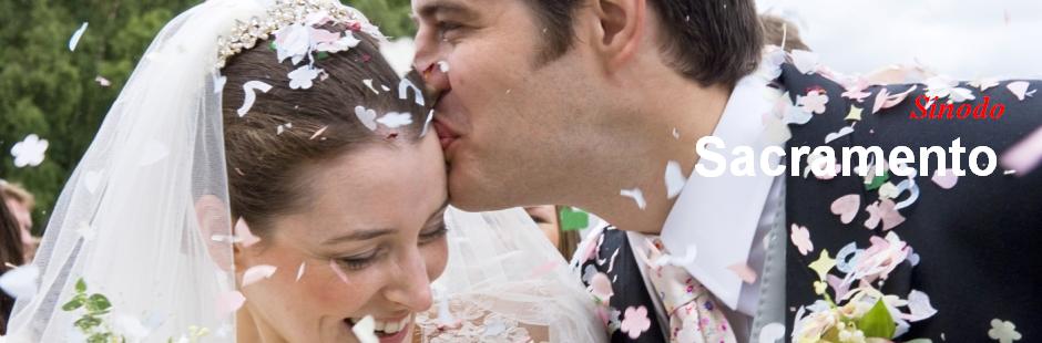 Cristo Señor «sale al encuentro de los esposos cristianos en el sacramento del matrimonio», y permanece con ellos.