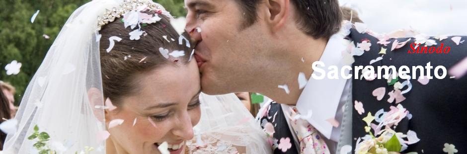 Cristo Señor «sale al encuentro de los esposos cristianos en el sacramento del matrimonio», y permanece con ellos.